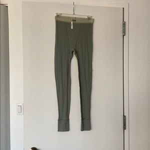 NWT: SKIMS LEGGINGS